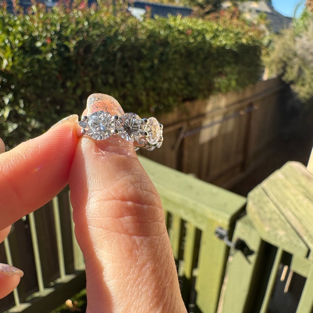 New Moissanite 1.0CT SIZE: 6 Ring - Picture 4 of 10